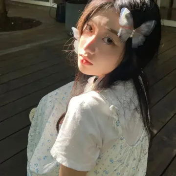 何欣女士